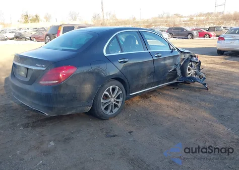 2015 Mercedes-Benz C 300 4Matic/Luxury 4Matic/Sport 4Matic z USA, uszkodzony, nr VIN 55SWF4KB2FU077539